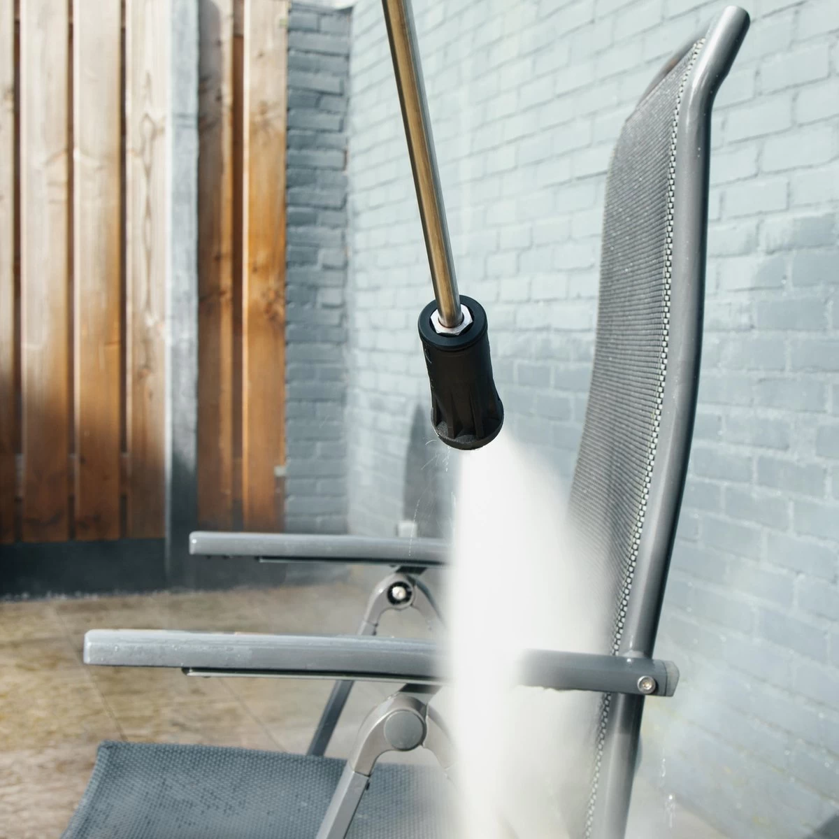 VONROC Hogedrukreiniger V22-2 2200W – 170 Bar – 450 L/h – Incl. 8m Slang, Terrasreiniger, Reinigingstank En Meer 9 VONROC Hogedrukreiniger V22-2 2200W – 170 Bar – 450 L/h – Incl. 8m Slang, Terrasreiniger, Reinigingstank En Meer - Afbeelding 7