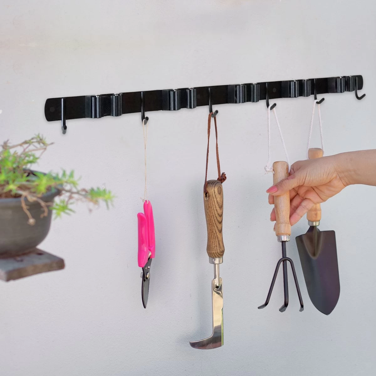 Bezem Ophangsysteem – Bezemhouder – Tuingereedschap – RVS – 5 Houders – 6 Haken - BAULK® 7 Bezem Ophangsysteem – Bezemhouder – Tuingereedschap – RVS – 5 Houders – 6 Haken - BAULK® - Afbeelding 5