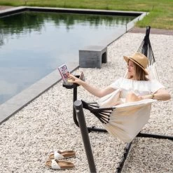 Vita5 Hangmat Met Standaard – 2 Persoons – Incl. Bekerhouder – 205kg Draaggewicht – Beige/Wit -Tuin Aanleg 1200x1200 896