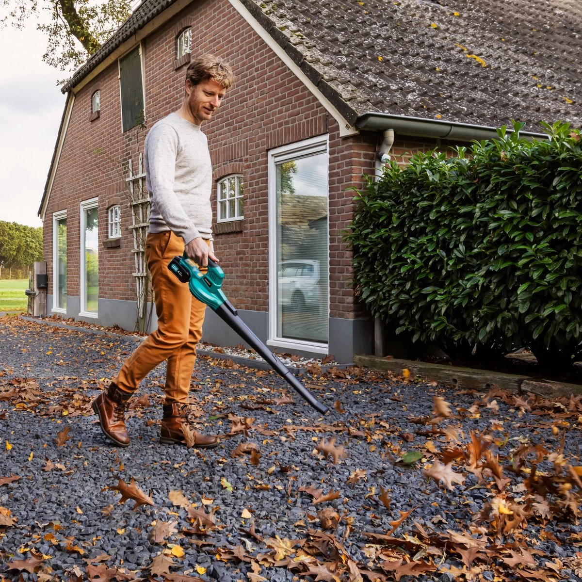 VONROC Accu Bladblazer – VPower 20V – 2 Standen – Max. Blaassnelheid 190km/u – Incl. 4.0Ah Accu En Sneloplader 6 VONROC Accu Bladblazer – VPower 20V – 2 Standen – Max. Blaassnelheid 190km/u – Incl. 4.0Ah Accu En Sneloplader - Afbeelding 4