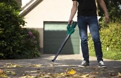 VONROC Accu Bladblazer – VPower 20V – 2 Standen – Max. Blaassnelheid 190km/u – Incl. Accu En Oplader -Tuin Aanleg 1200x778 1