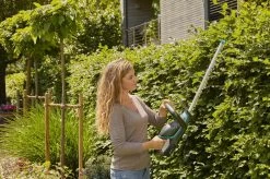 GARDENA - ComfortCut 50/18V-P4A Ready-To-Use Set - Heggenschaar -Tuin Aanleg 1200x799 129