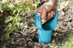 GARDENA Bollenplanter - Diepteaanduiding - Automatische Aardeloslating -Tuin Aanleg 1200x799 175