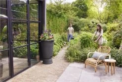 Elho Green Basics Regenton Plus 105 - Regenton Voor Kweken En Oogsten - Ø 58.4 X H 80.4 Cm - Zwart/Living Black 9 Elho Green Basics Regenton Plus 105 - Regenton Voor Kweken En Oogsten - Ø 58.4 X H 80.4 Cm - Zwart/Living Black -Tuin Aanleg 1200x800 535