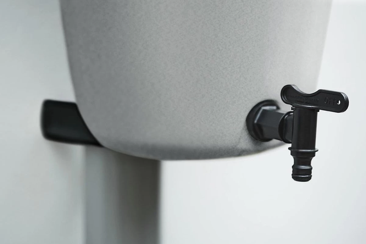 Elho Green Basics Rain Catcher 33 - Regenton Voor Balkonbuiten - Ø 33.5 X H 73.5 Cm - Grijs/Living Concrete 9 Elho Green Basics Rain Catcher 33 - Regenton Voor Balkonbuiten - Ø 33.5 X H 73.5 Cm - Grijs/Living Concrete - Afbeelding 7