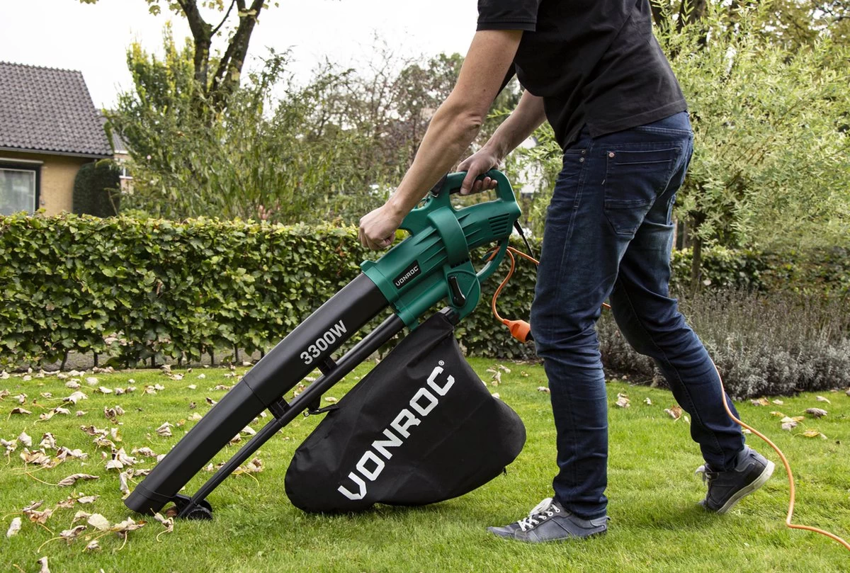 VONROC 3-in-1 Bladblazer – 3300W – Blazen, Zuigen & Versnipperen – 270km/h – Incl. 40L Opvangzak 7 VONROC 3-in-1 Bladblazer – 3300W – Blazen, Zuigen & Versnipperen – 270km/h – Incl. 40L Opvangzak - Afbeelding 5