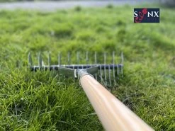 Synx Tools Verticuteerhark Verzinkt - Gazonbeluchters - Verticuteer / Harken - Bodembewerkers - Tuinartikelen / Tuingereedschap - Inclusief Steel 160cm 13 Synx Tools Verticuteerhark Verzinkt - Gazonbeluchters - Verticuteer / Harken - Bodembewerkers - Tuinartikelen / Tuingereedschap - Inclusief Steel 160cm -Tuin Aanleg 1200x899 26