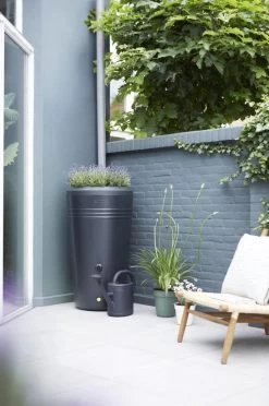 Elho Green Basics Regenton - Regenton - Living Black - Buiten - 200 Liter 29 Elho Green Basics Regenton - Regenton - Living Black - Buiten - 200 Liter -Tuin Aanleg 797x1200 4