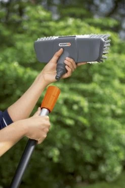 GARDENA Cleansystem Comfort Schrobber - Reinigen Van Paden - Terras - Oprit -Tuin Aanleg 799x1200 72