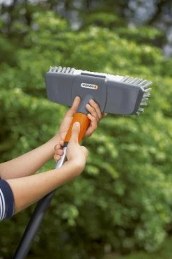 GARDENA Cleansystem Comfort Schrobber - Reinigen Van Paden - Terras - Oprit -Tuin Aanleg 799x1200 73