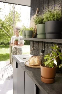 Elho Greenville Rond 30 - Grote Bloempot Voor Buiten - Gemaakt Van Gereycled Plastic - Ø 29.5 X H 27.8 Cm - Living Black -Tuin Aanleg 800x1200 180