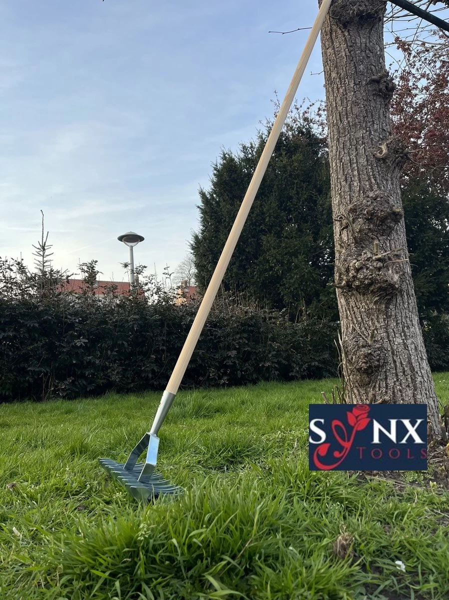 Synx Tools Verticuteerhark Verzinkt - Gazonbeluchters - Verticuteer / Harken - Bodembewerkers - Tuinartikelen / Tuingereedschap - Inclusief Steel 160cm 6 Synx Tools Verticuteerhark Verzinkt - Gazonbeluchters - Verticuteer / Harken - Bodembewerkers - Tuinartikelen / Tuingereedschap - Inclusief Steel 160cm - Afbeelding 4